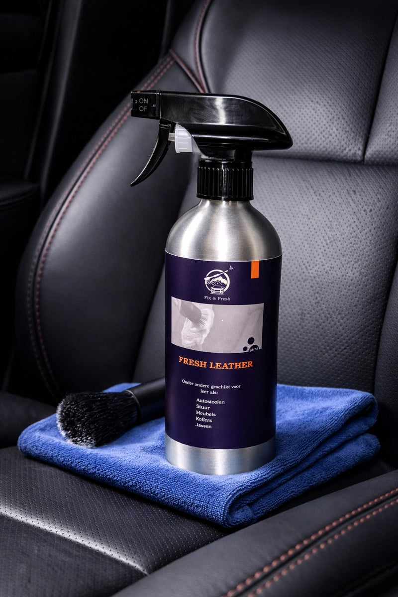 Leer reiniger auto met foam spray