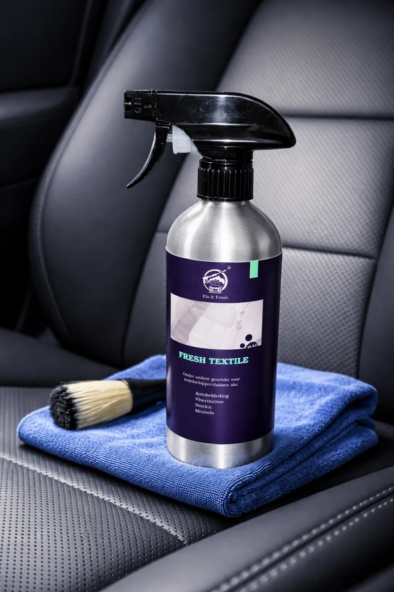 Textiel reiniger auto detailling met foam spray
