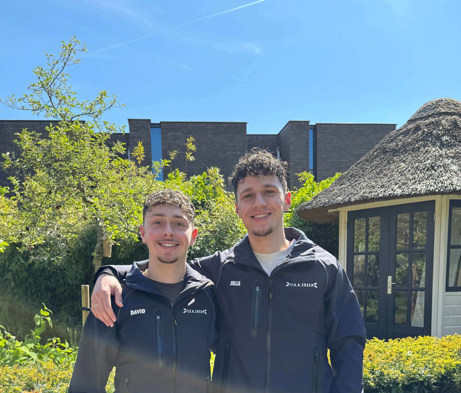 Reiniging team Fix & Fresh Tilburg David en Jelle Auto reinigen meubel reinigen terras en oprit reinigen