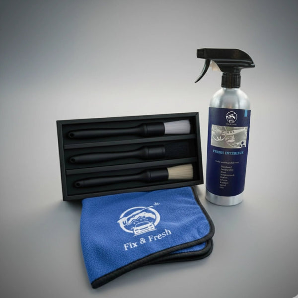 Complete 5-delige Fix & Fresh auto interieur detailing set met 500ml reiniger, 600GSM microvezeldoek en 3 detailing kwasten.